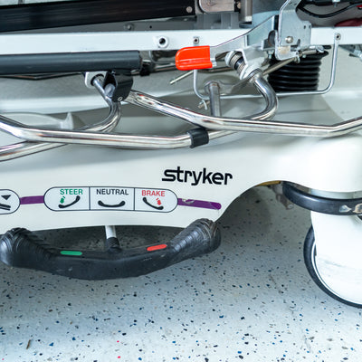 Stryker 1061 Gynnie OB/GYN Stretcher 1010 031607 - Loyalty Medical